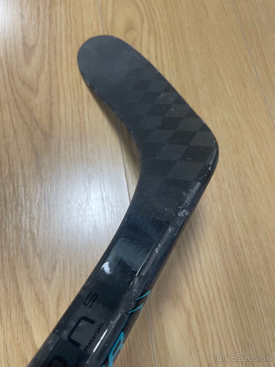 Predám hokejku Bauer Nexus Pulse flex 50 - 3