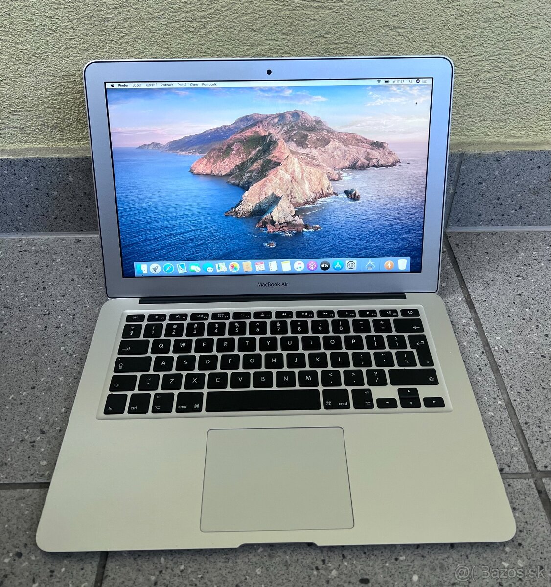 MacBook Air / intel i5 / 4GB RAM / 240GB SSD / 13" - 3