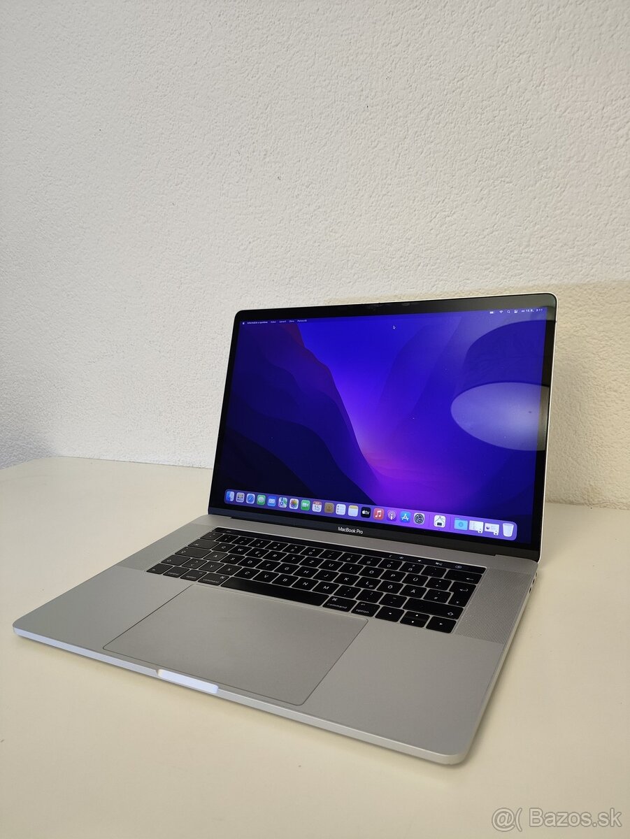 MacBook Pro 15" (2016) | Intel Core i7 • 16 GB RAM • 256 GB - 3
