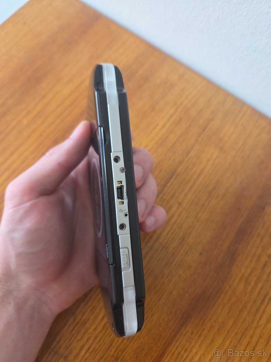 PSP 3004 + príslušenstvo + 15 hier - 3