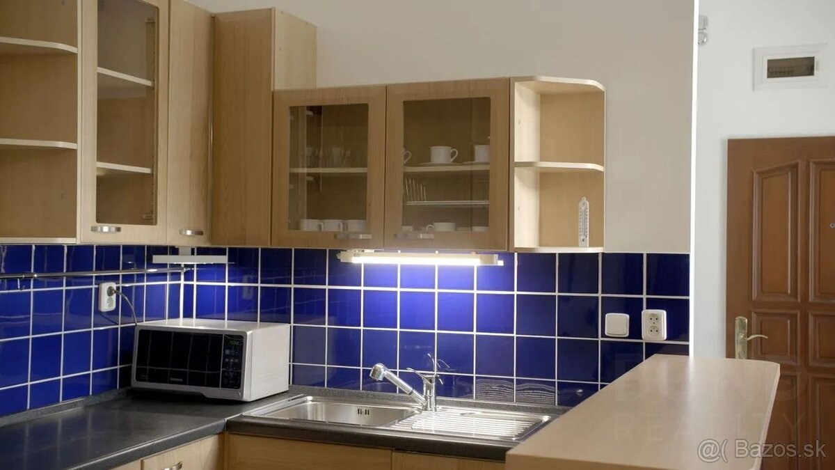 Prenájom 2 izb. bytu v centre, Obchodná ul., zariadený, cena – foto 3