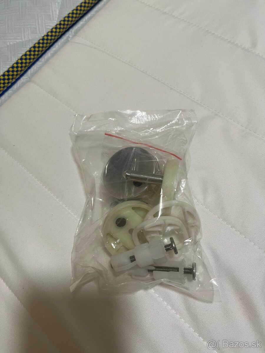 Kovové upevnenie na WC dosku – nové - 3