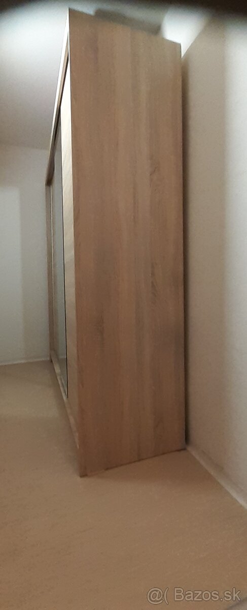 Dvojdverová šatníková skriňa s posuvnými dverami - 3