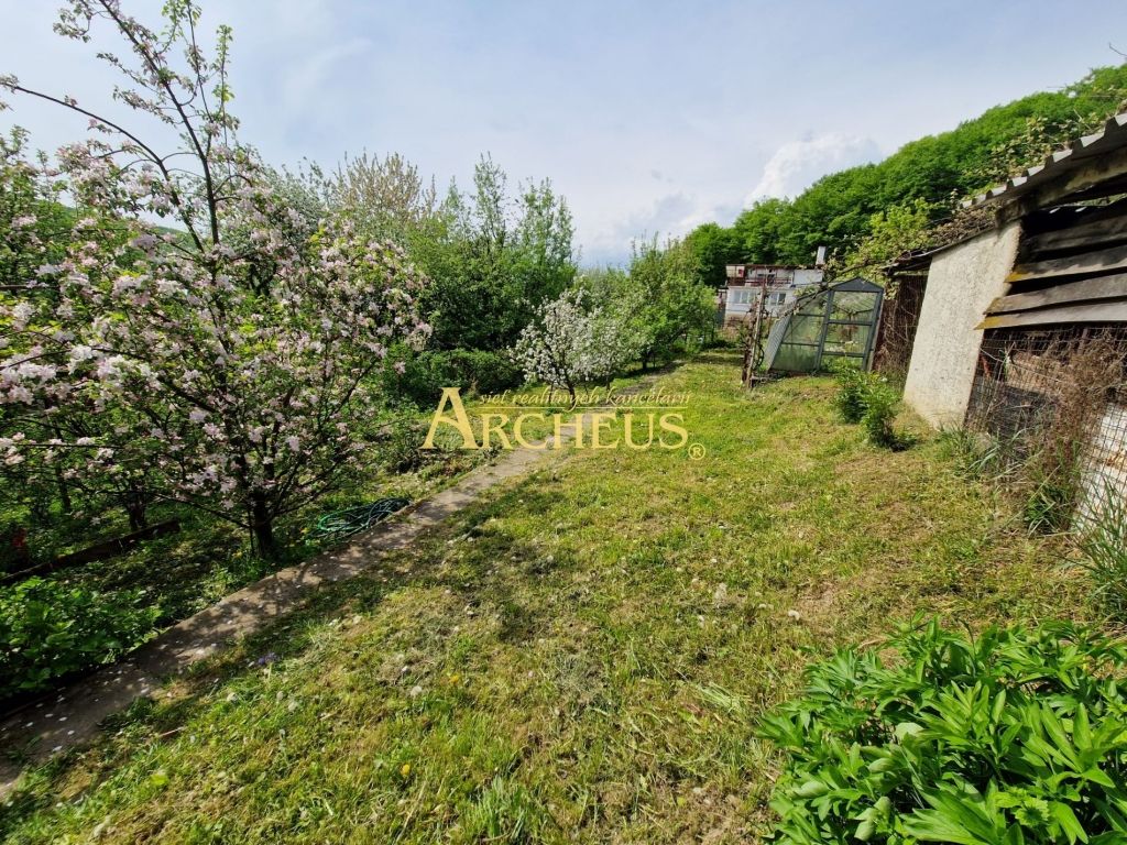 POZEMOK + STARŠIA CHATA - ČERMEĽ - 1058 m2 - 3