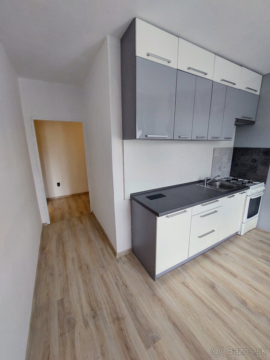 Na predaj priestranný 3-izbový byt v Handlovej, Partizánska - 3