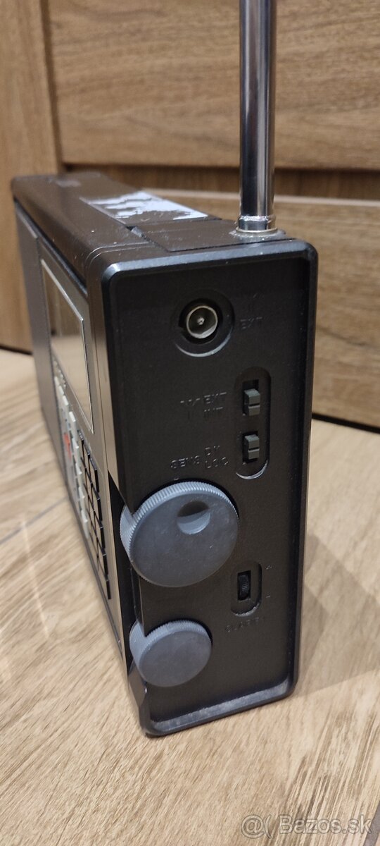 Rádio Grundig Satelit 700 - 3