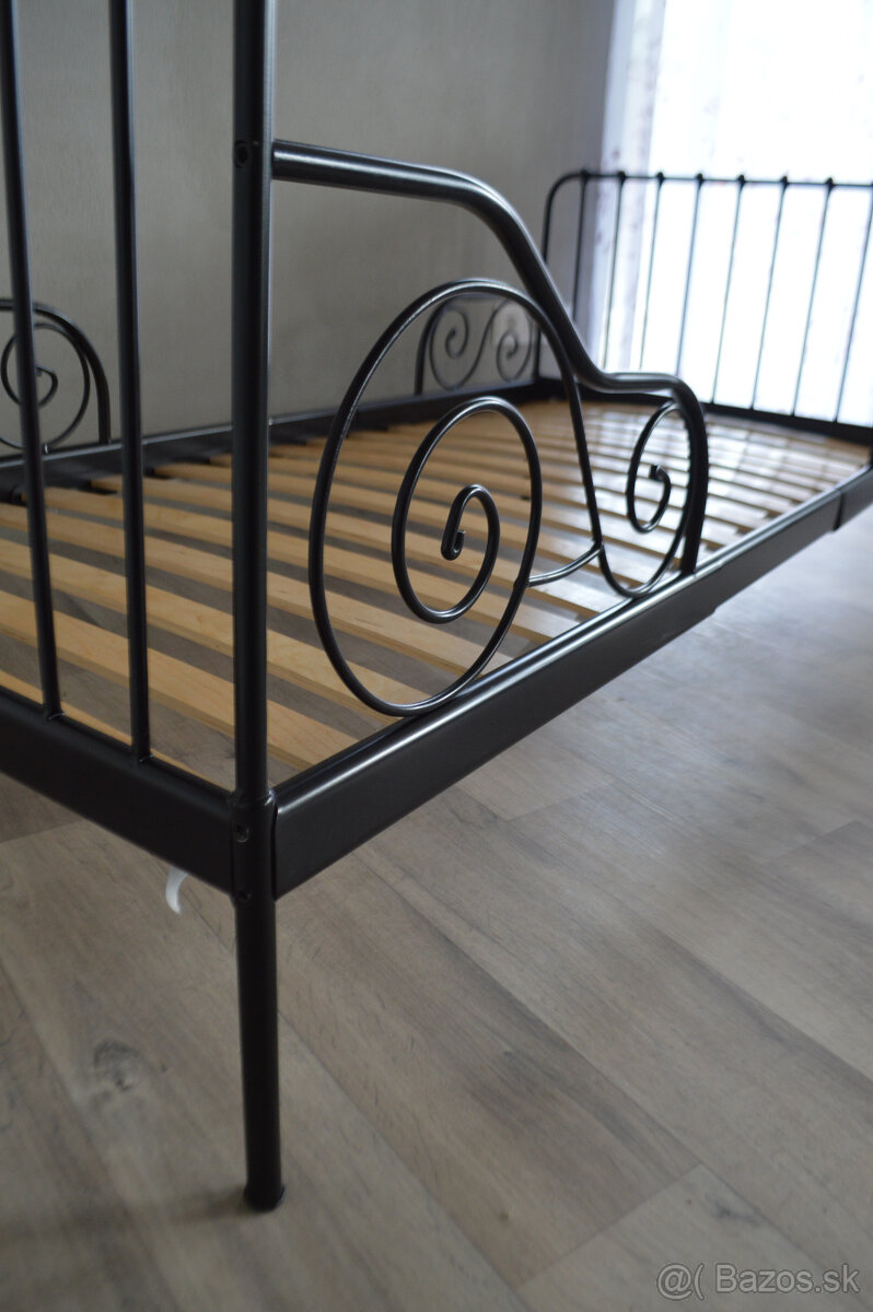 Rastúca kovová posteľ Ikea - 3