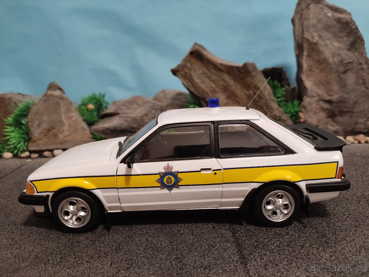 prodám model 1:18 FORD Escort XR3i - 3