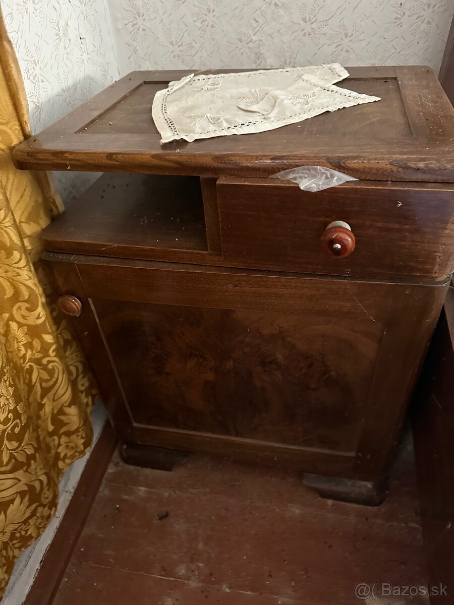 Predám starožitný nočný stolík a skrinku so zrkadlom - 3