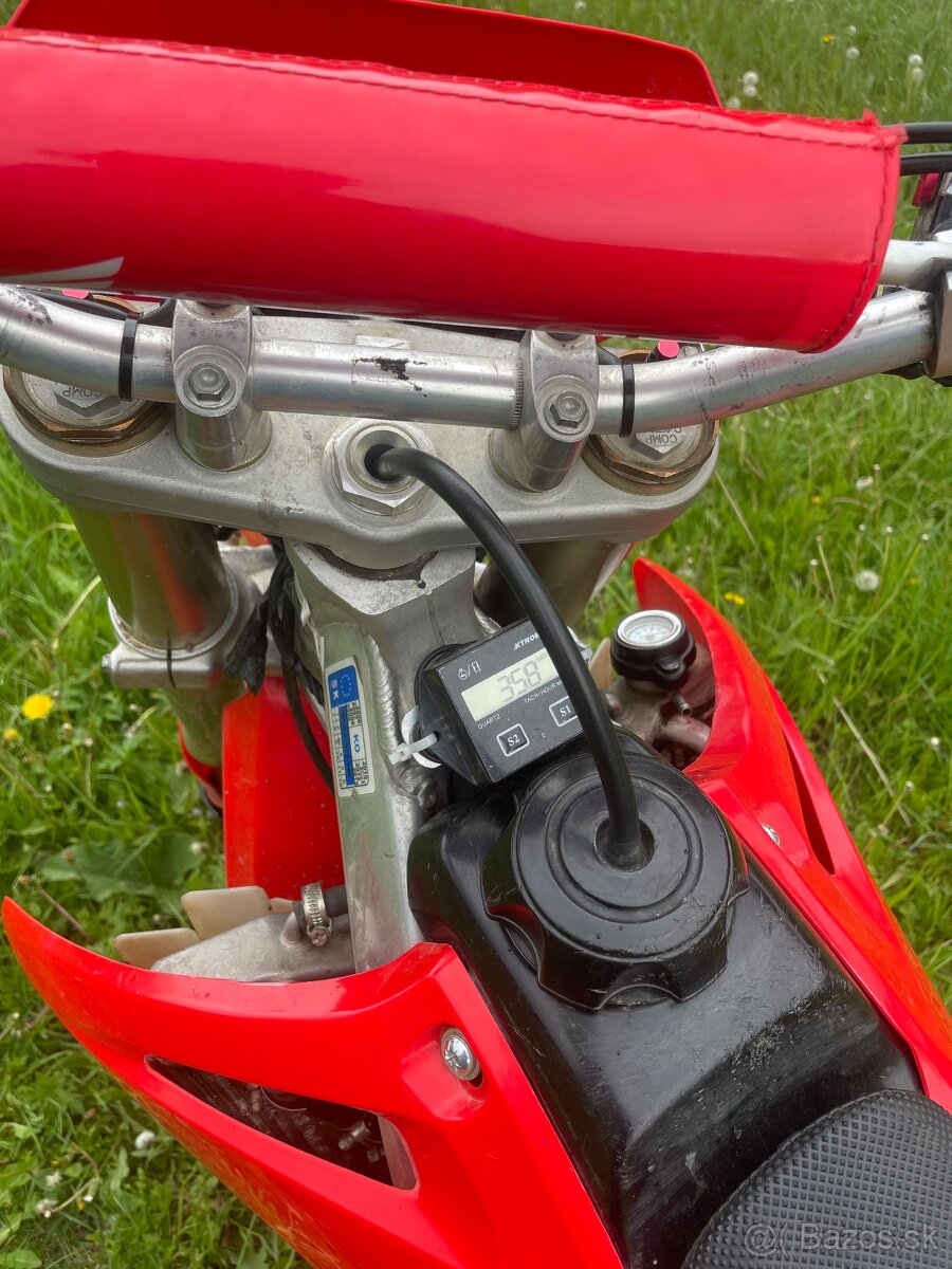 Predám Hondu crf 450 r, Moto má ŠPZ.