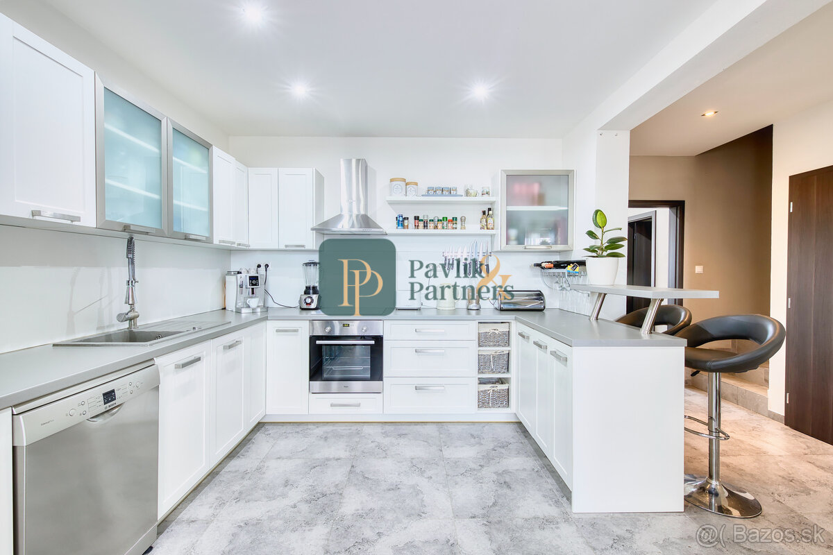 Predaj 4 izbový moderný rodinný dom, garáž, zariadený - 3