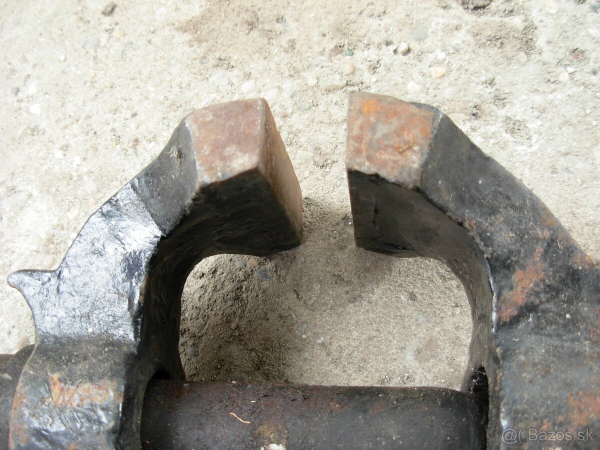 kováčsky zverák, šírka čeľustí 105 mm - 3