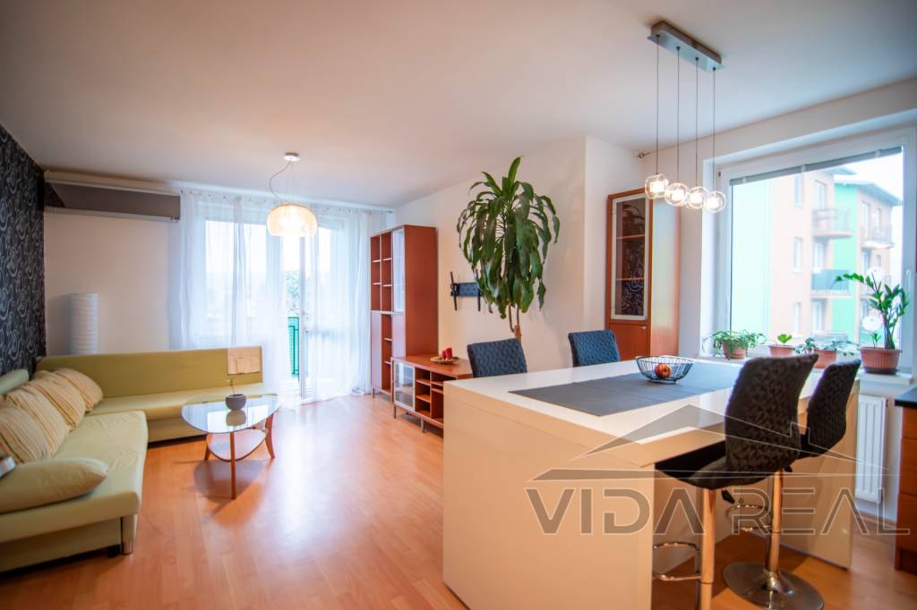 Priestranný 3-izbový byt s dvoma balkónmi v Pezinku, sídlisk - 3