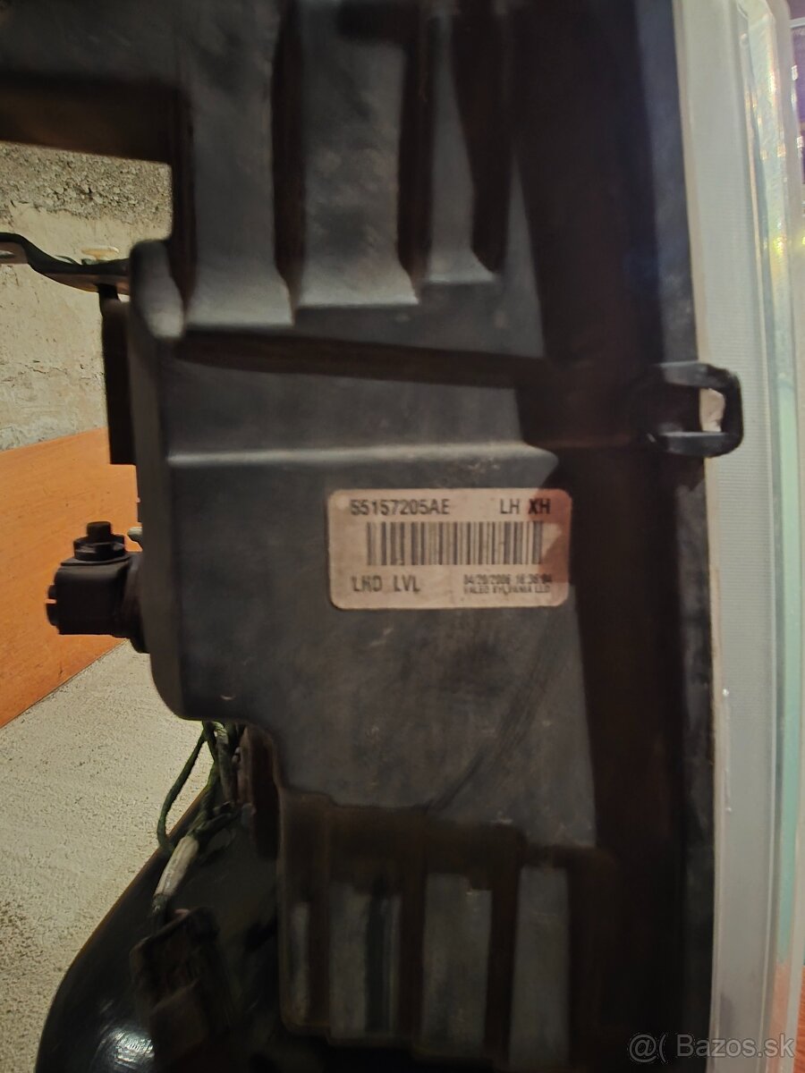 Svetlomet predny lavy Jeep Commander - 3