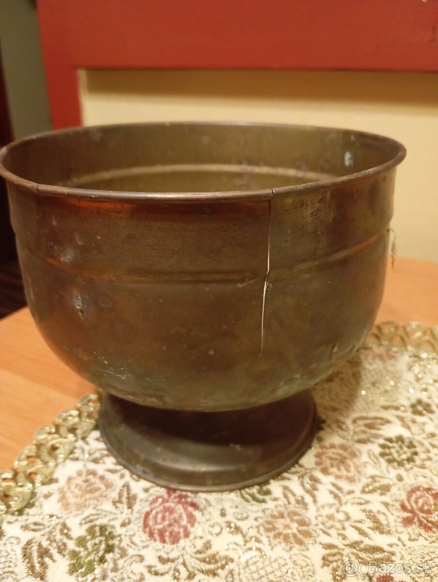 Kvetináč z bronzu - 3