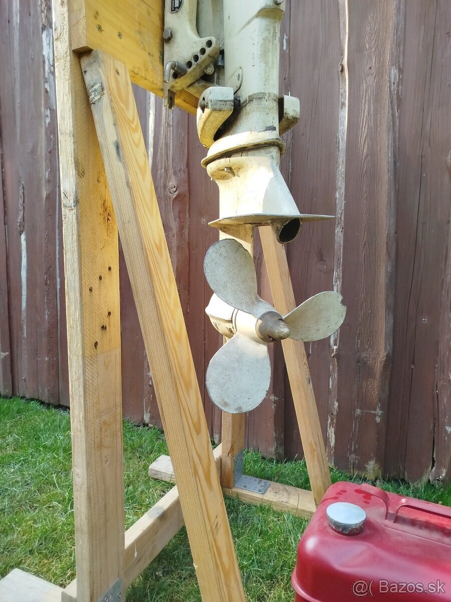 ZÁVESNÝ LODNÝ MOTOR VOLVO PENTA 25HP - 3