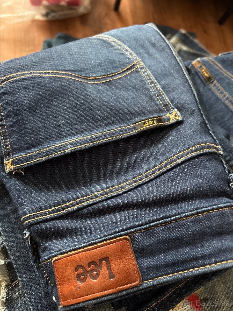 Predám rifle velkosť 27 prvé,druhé už.zn.VJC - 3