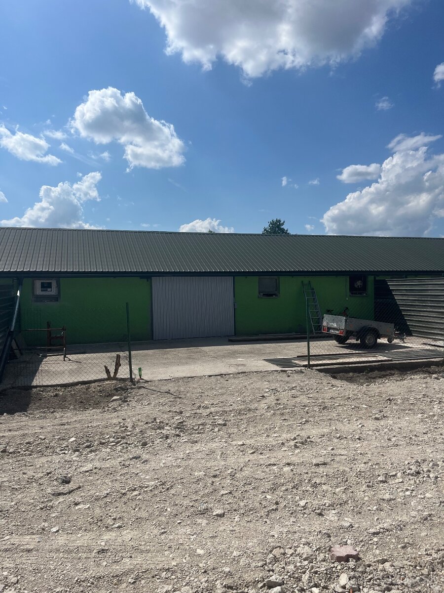 Priestor v areáli bývalého družstva v Kvetoslavove - 3