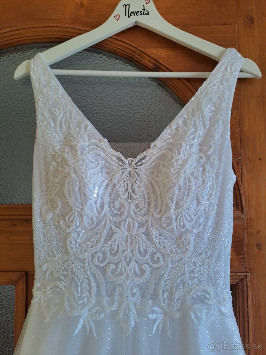 Trblietavé svadobné šaty - 3