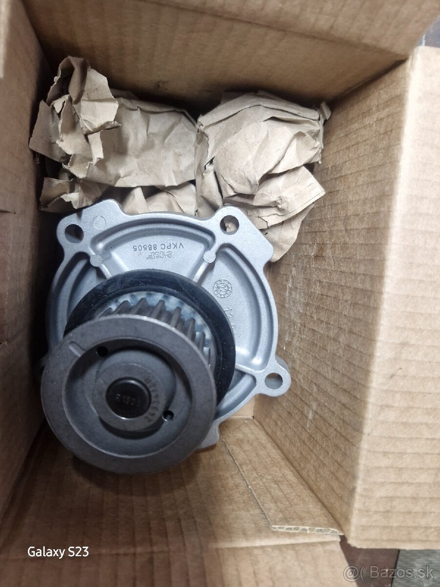 Vodná pumpa jeep cherokee kj 2.8 crd 120kw - 3