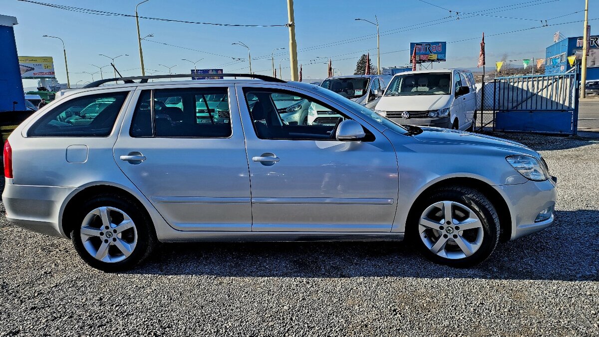 Škoda Octavia Combi 1.6 MPi Tour benzín - 3