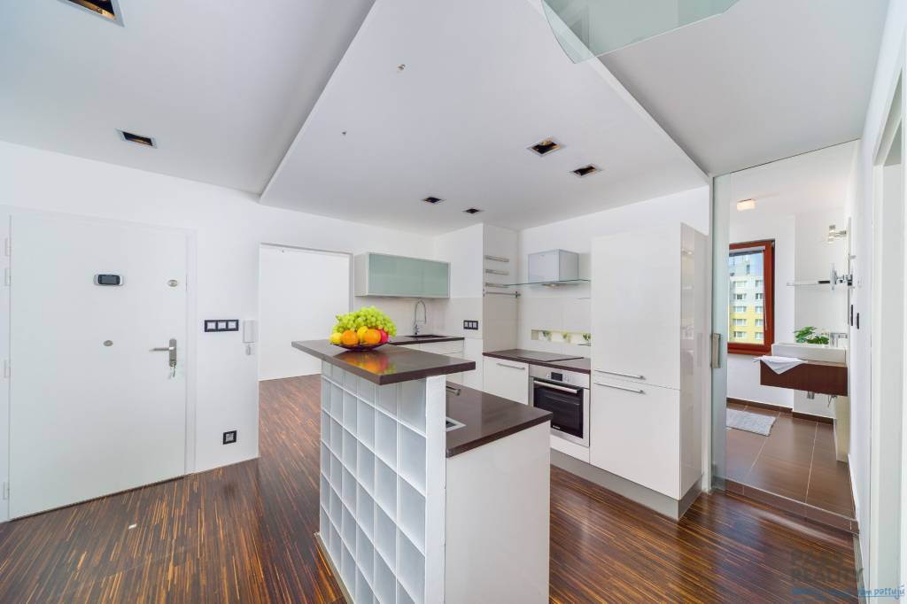 Slnečný 3-izbový byt, loggia, výhľad, zeleň, poloha, L.Dérer - 3