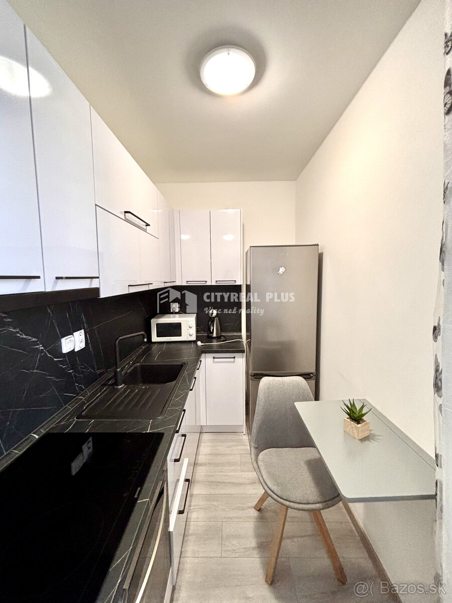 Ponúkame Vám na prenájom v novostavbe zariadenú garsónku v m - 3