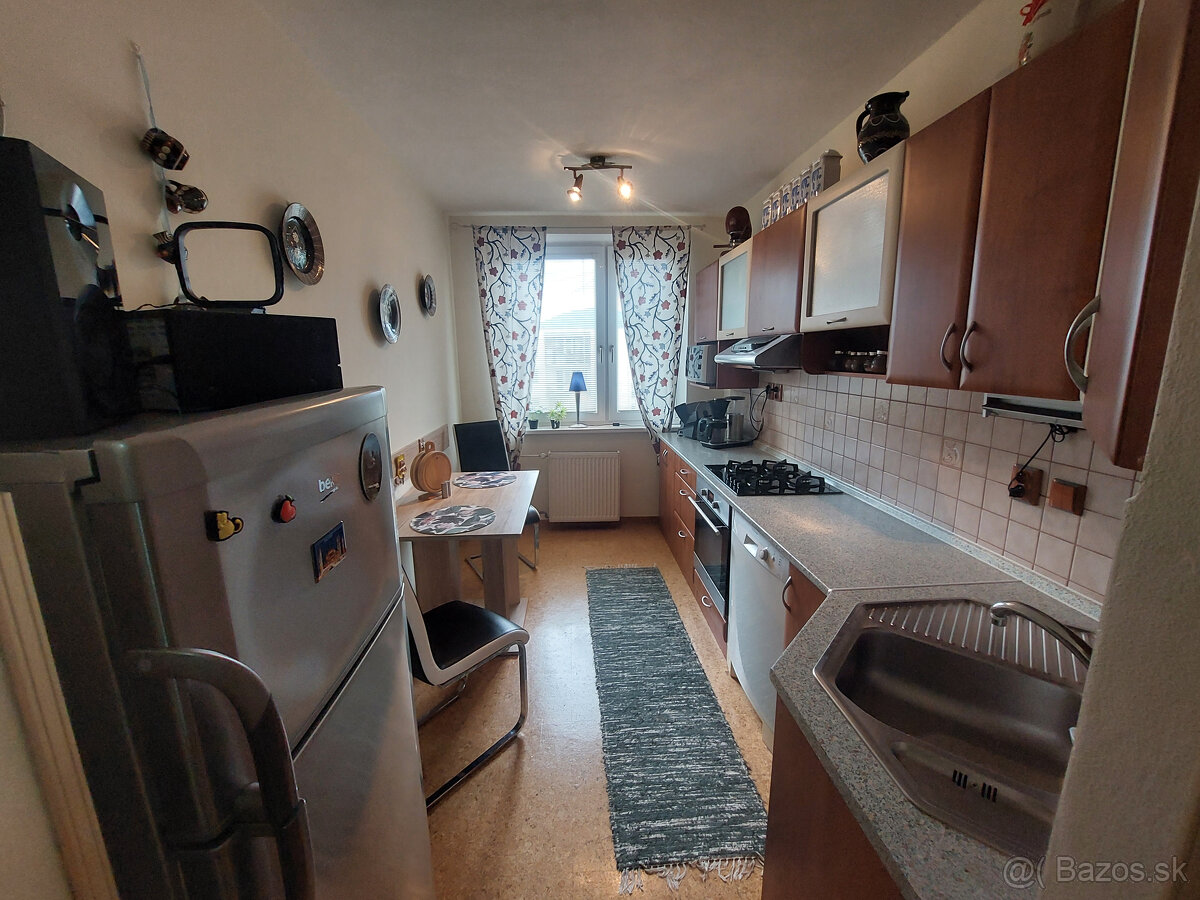 EXLUZÍVNE ponúkame na predaj 3 izbový byt v Trenčianskych Te - 3