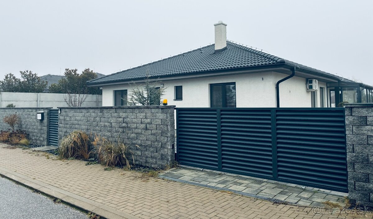 4-izbový kompletne zariadený dom so zimnou terasou a bazénom - 3