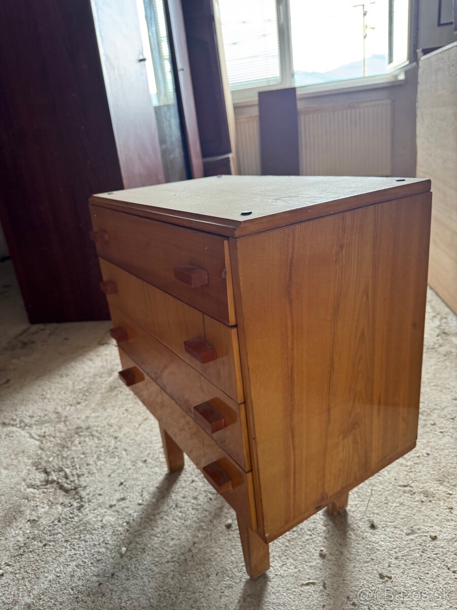 Komoda alebo stolík - 3