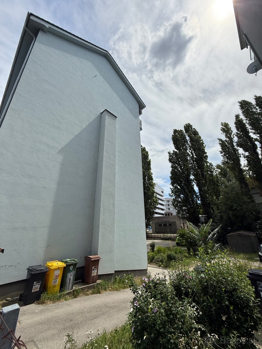 Parkovacie statie BA Klincová - 3