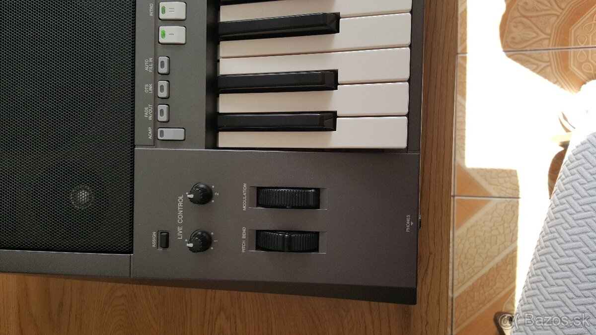 Klavír Yamaha psr-S770 - 3