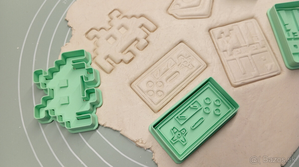 RETRO ARCADE COLLECTION - vykrajovačky set - 3