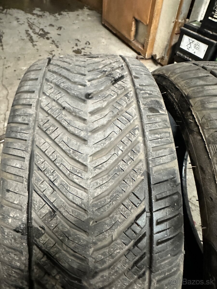 225/40 r18 Celoročne pneu 7,5mm - 3