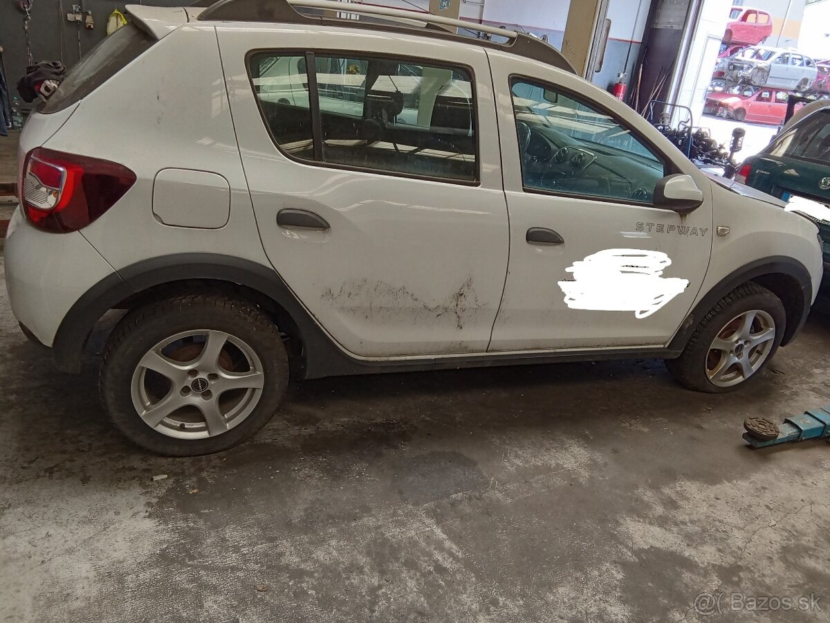 Dacia Sandero stepway rok 2015 1.5 dci biela - 3