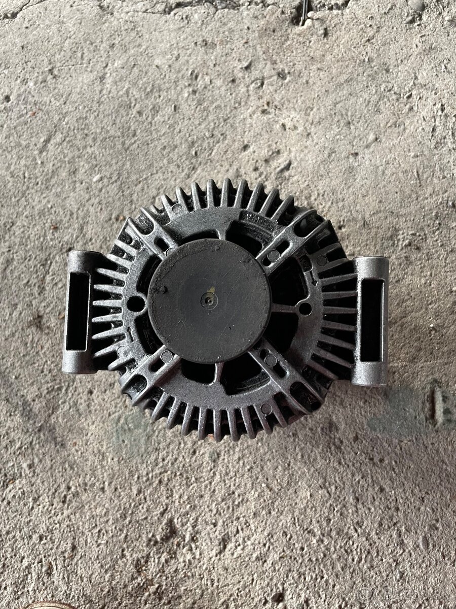 Predám altenator c300 CDI 4matic - 3