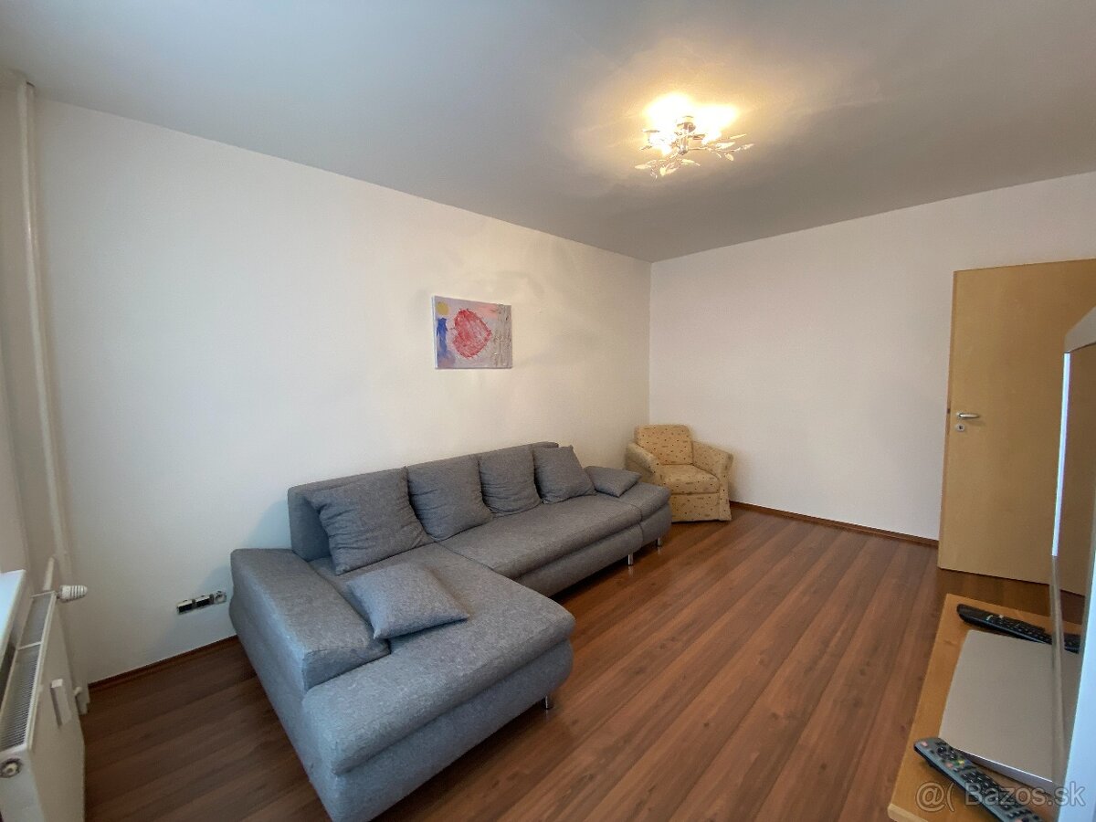 Dvojizbový byt s balkónom vo Zvolene na prenájom - 3