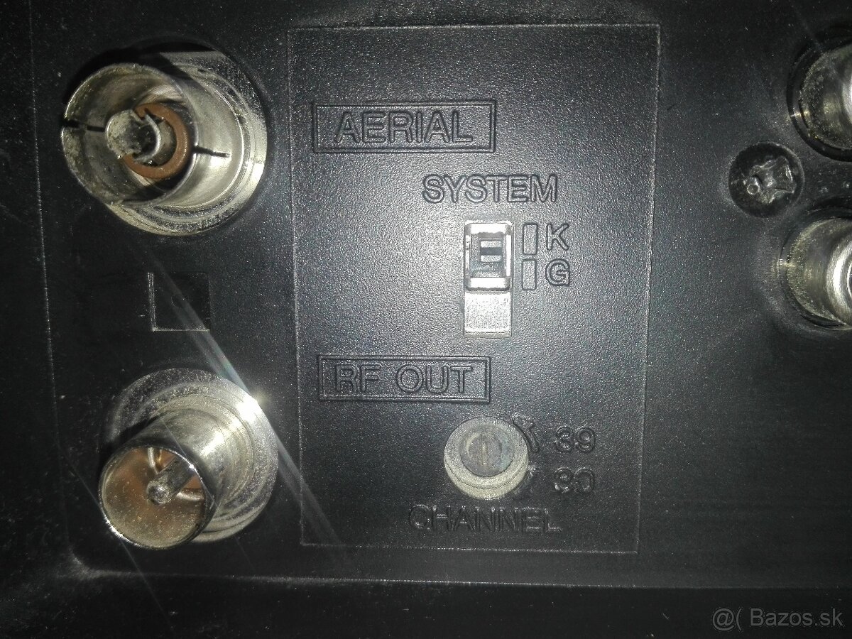 VHS videoprehrávač AIWA+TV farebné, 14“. - 3