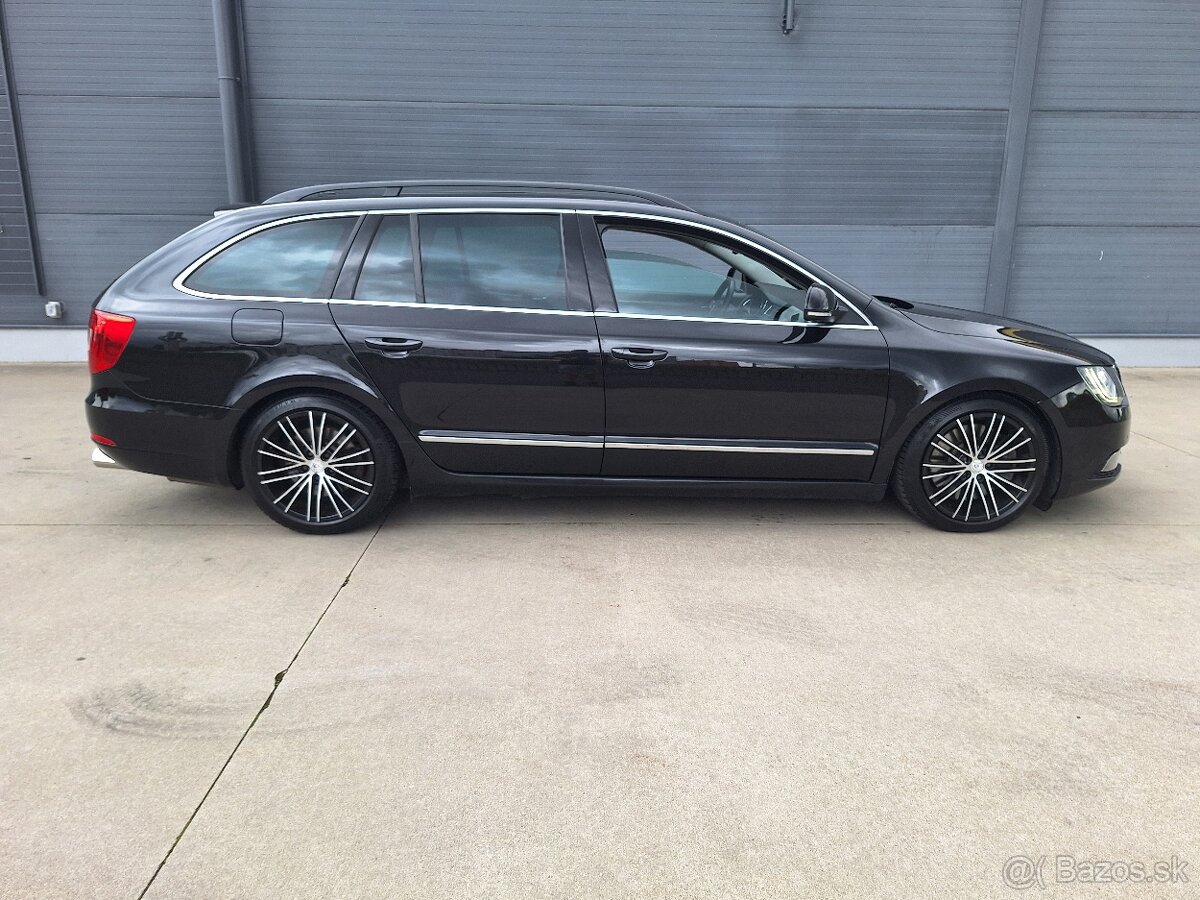Škoda Superb 3,6 V6 4x4 DSG Elegance - 3