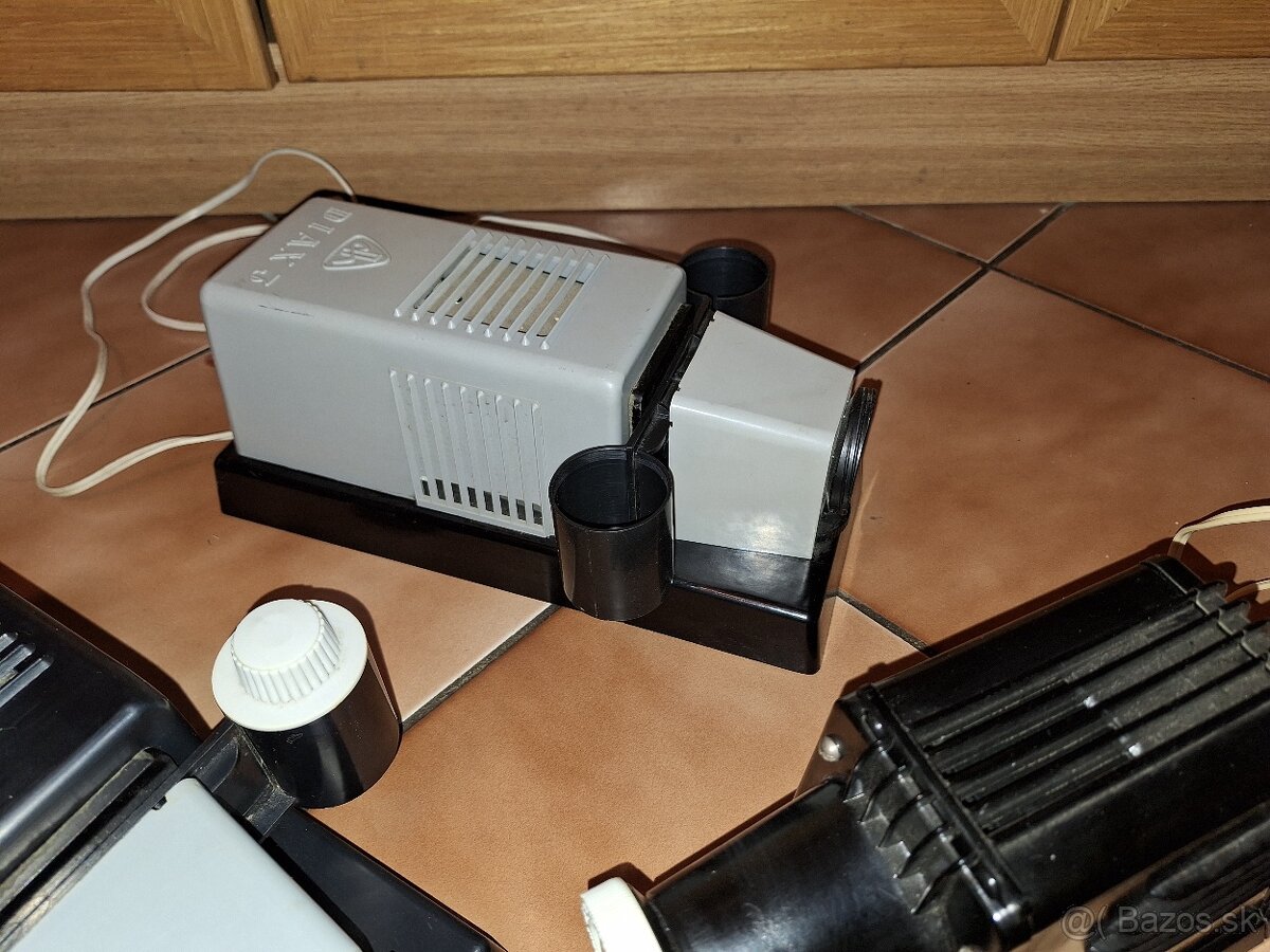 Staré diaprojektory - 3