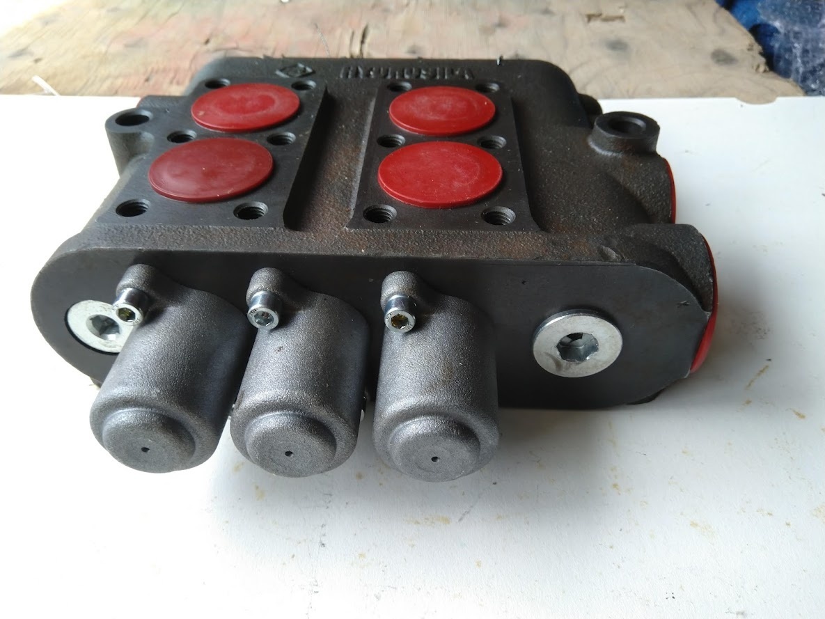 hydraulický rozvádzač /R-100/ - 3
