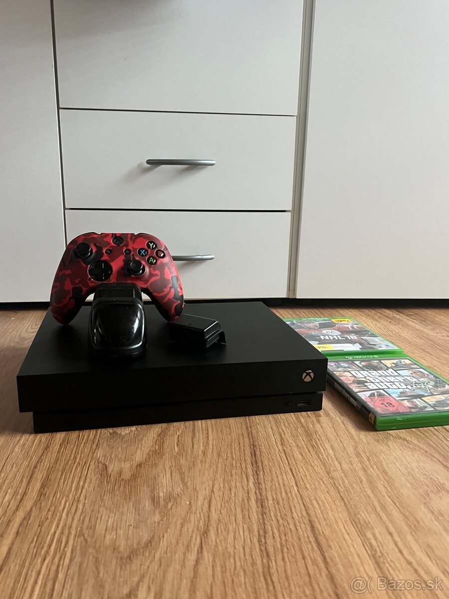 Xbox One X 1 TB + príslušenstvo + hry - 3