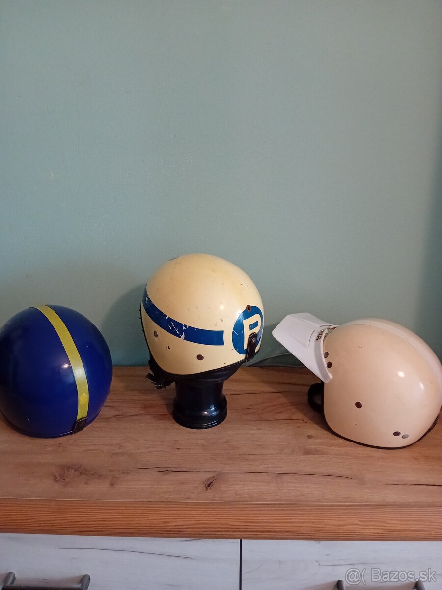 Staré retro prilby - 3