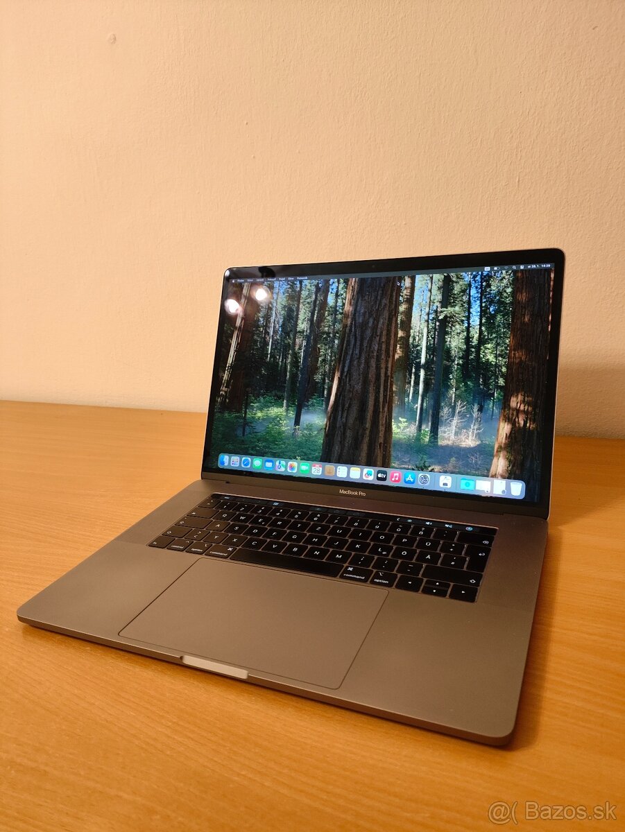 MacBook Pro 15 2018 | Core i7 • 16GB RAM • SSD - 3
