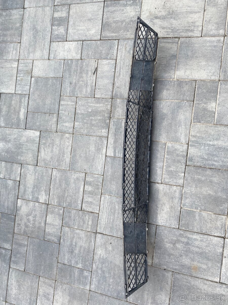 Mriezka predného naraznika LCI bmw e60/61 - 3