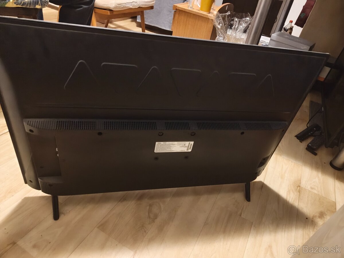 poškodena tv značky TCL - 3