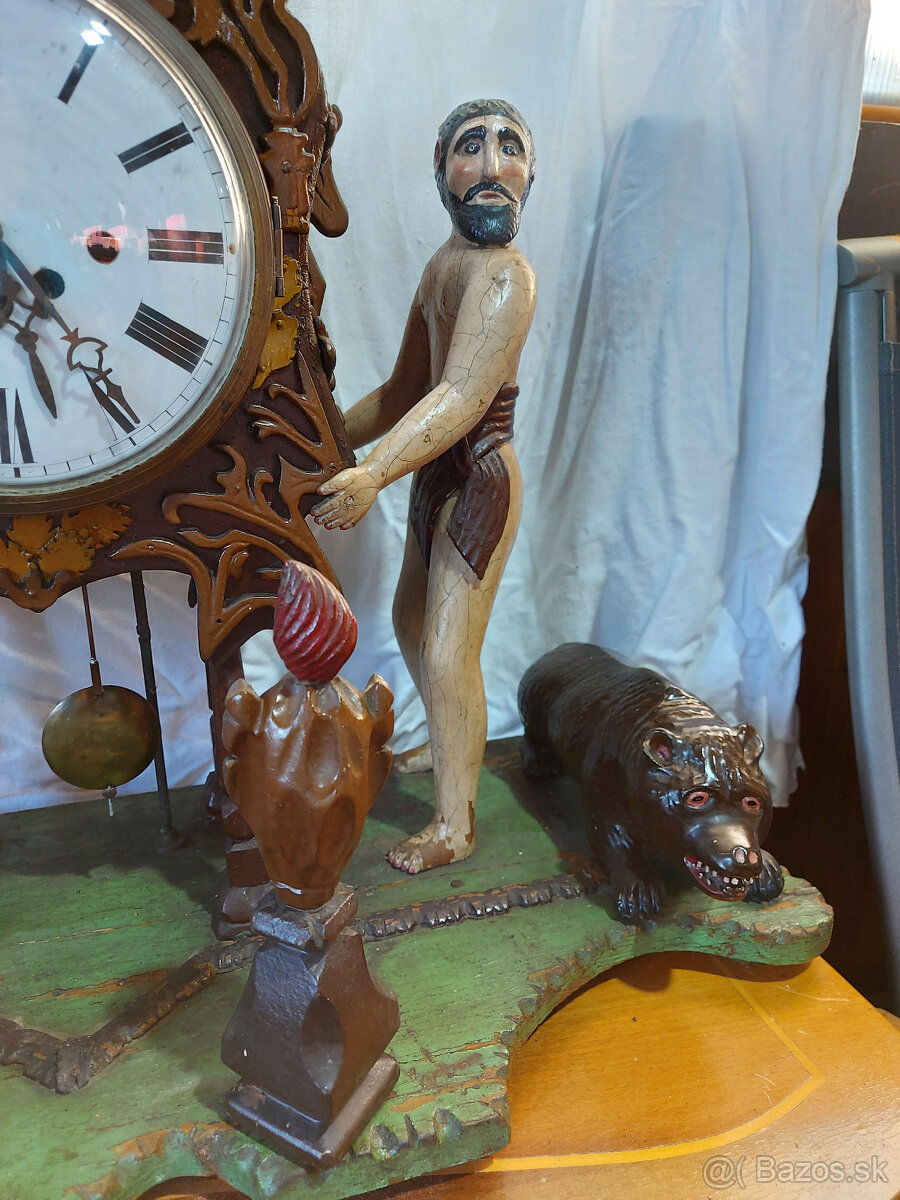 Predám funkčné starožitné hodiny polychrovaná drevorezba hod - 3