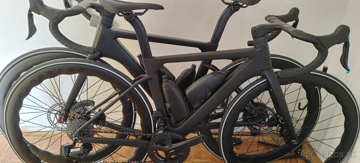 Kompletný karbónový cestný bicykel s elektronickým radením - 3