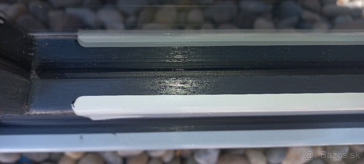 Predám okna : 138x105 antracit/biela a 75x175 antracit 3sklo - 3