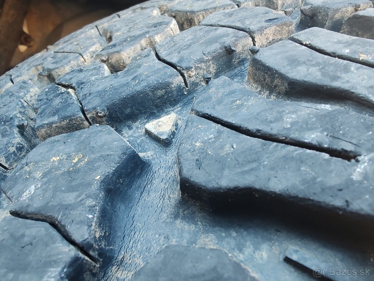 BFGoodrich All Terrain T/A KO2 285/75 R16 - 3